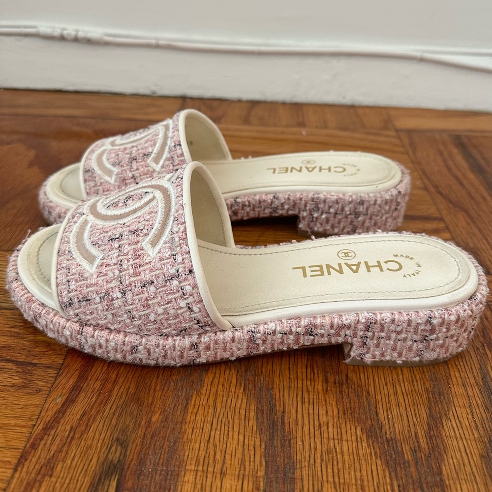 CHANEL SIZE 38 pink tweed slide sandals GREAT CONDITION
